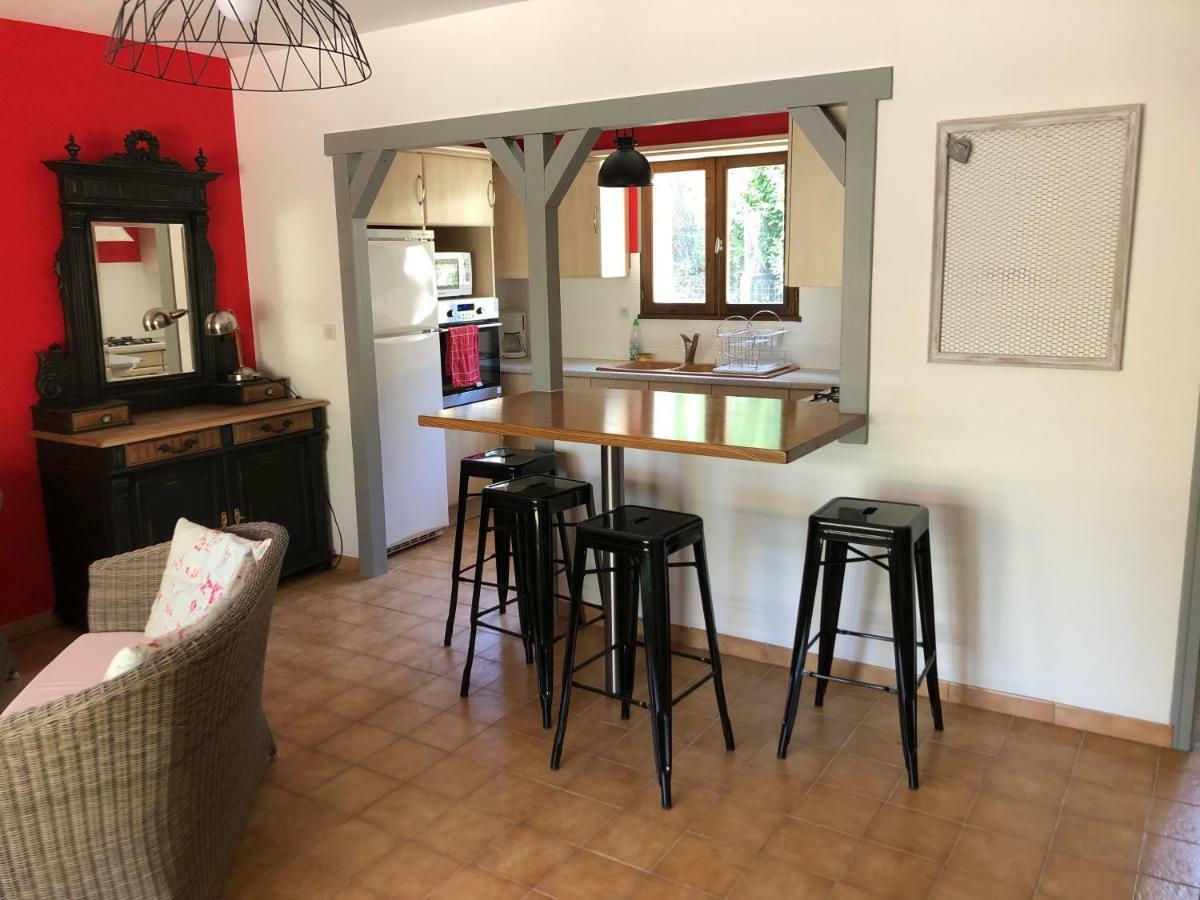 Maison D'En Face Salavas Kültér fotó